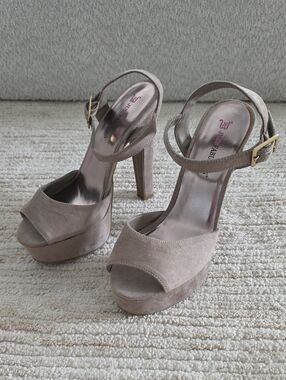 JustFab Grey Taupe Suede Platform Peep-Toe Heels with Ankle Strap